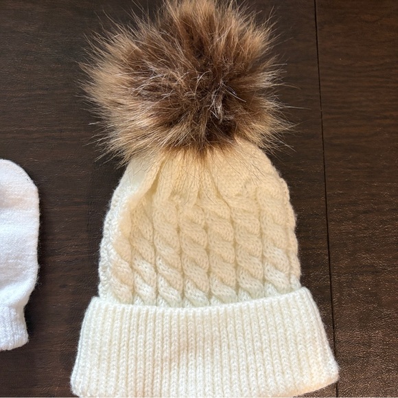Baby Cozy Cream Knit Hat and Mittens Set - Picture 3 of 7